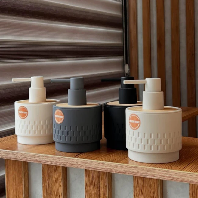 Bamboo Luxury Lotion Pump Dispenser with Textured Design Home & Garden Soap & Lotion Dispensers