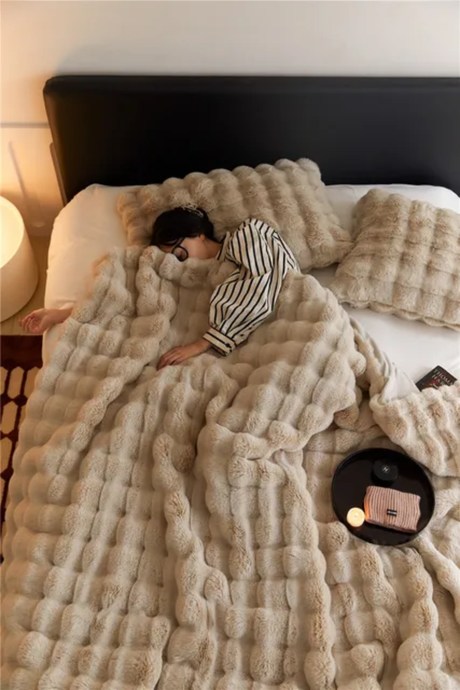 Soft Bubble Winter Throw Blanket 180x200cm Warm & Multifunctional for Bed or Couch