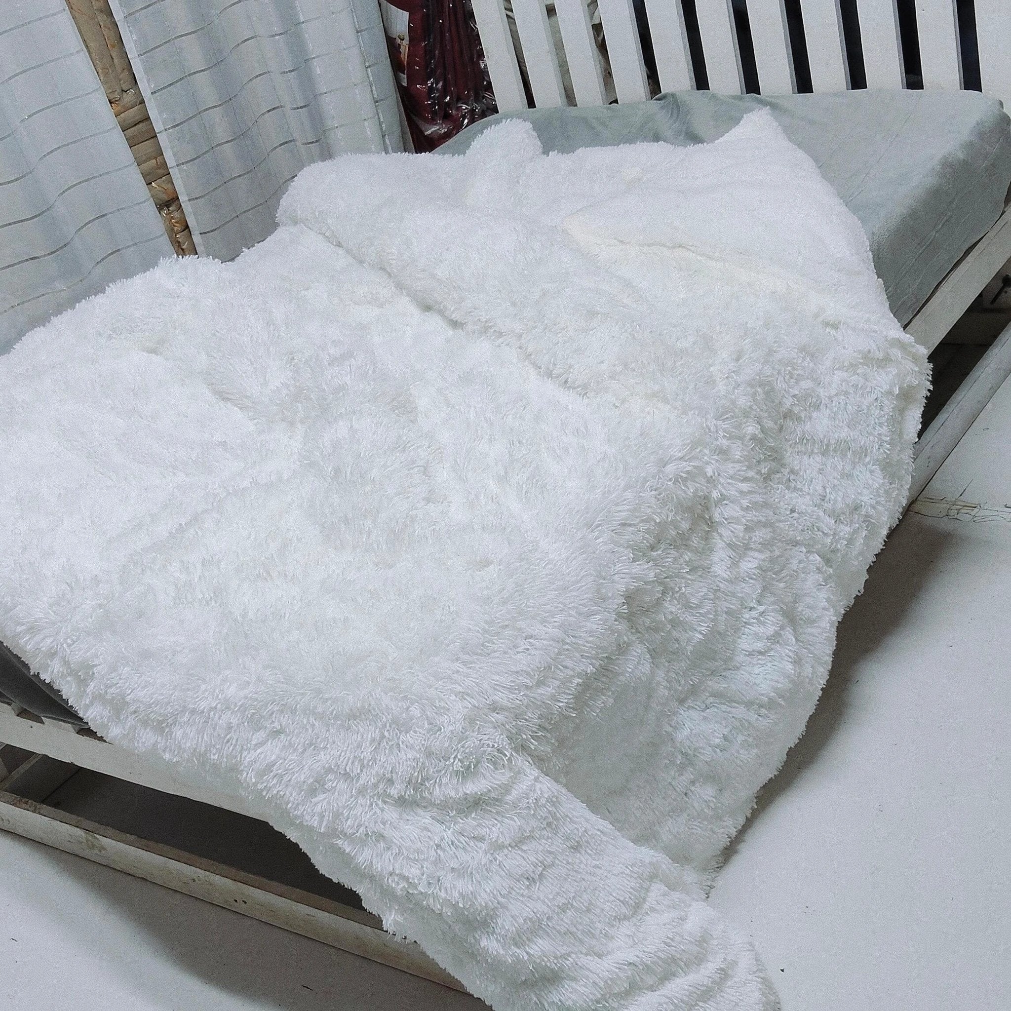 Velvet Plush Fluffy Duvet 6x6 Ultra Soft Fleece Comforter Quilts & Comforters