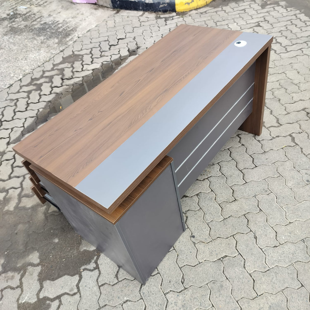 1.6m Modern Wooden Office Desk with 3-Drawer Lockable Cabinet