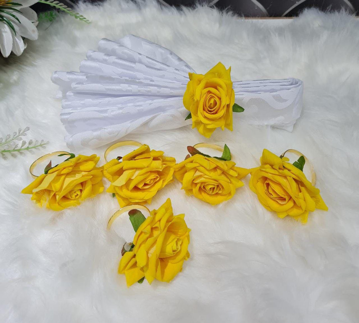 Set of 6 Luxurious Gold Napkin Rings in Wired, Leaf, and Flowery Designs