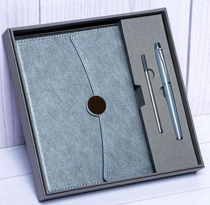 Executive Notebook Gift Set with Refillable Pen Notebooks & Notepads
