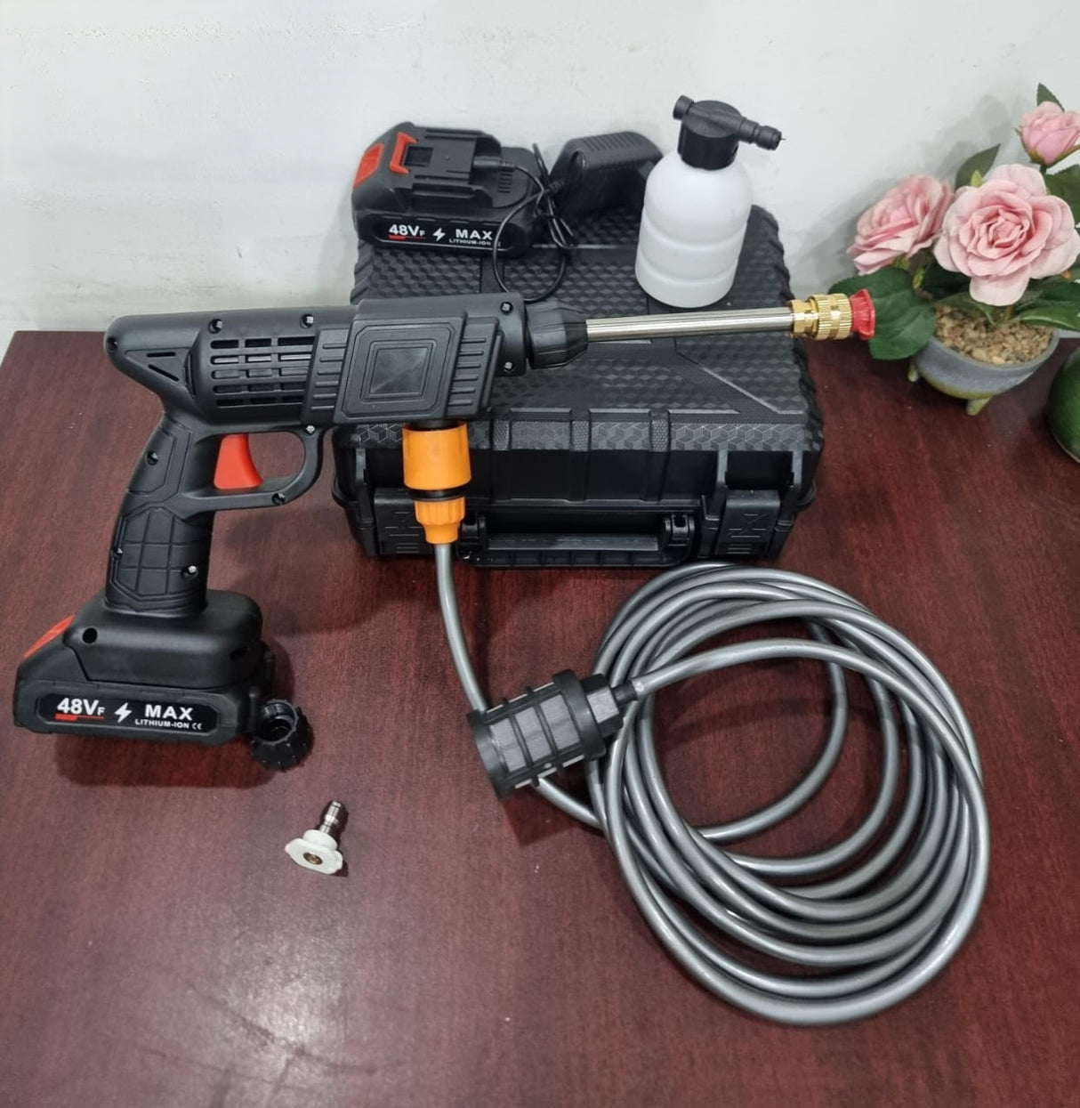 Portable High Power Cordless Car Wash Machine with 2 Nozzles and Double Rechargeable Batteries 48V 12000mAh