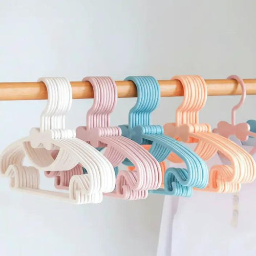Kids Hangers 20 Piece Multi Color Non Slip Groove Design Home & Garden Hangers