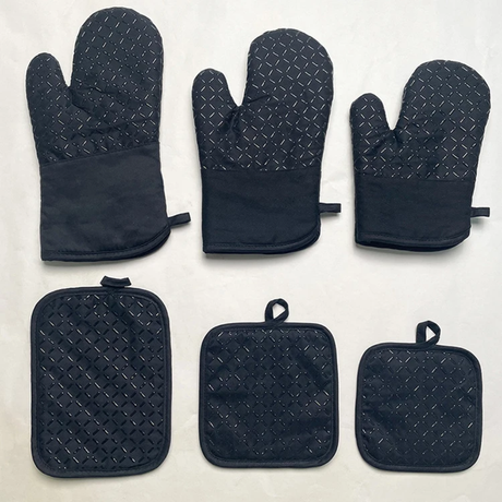 2pcs Heat-Resistant Oven Mitts and Pot Holder Set in Elegant Black for Baking and Cooking.- Furaha Finds Kenya