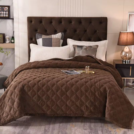 Quilted Comforter Set 220x240cm with 2 Pillowcases for Cozy and Elegant Bedding