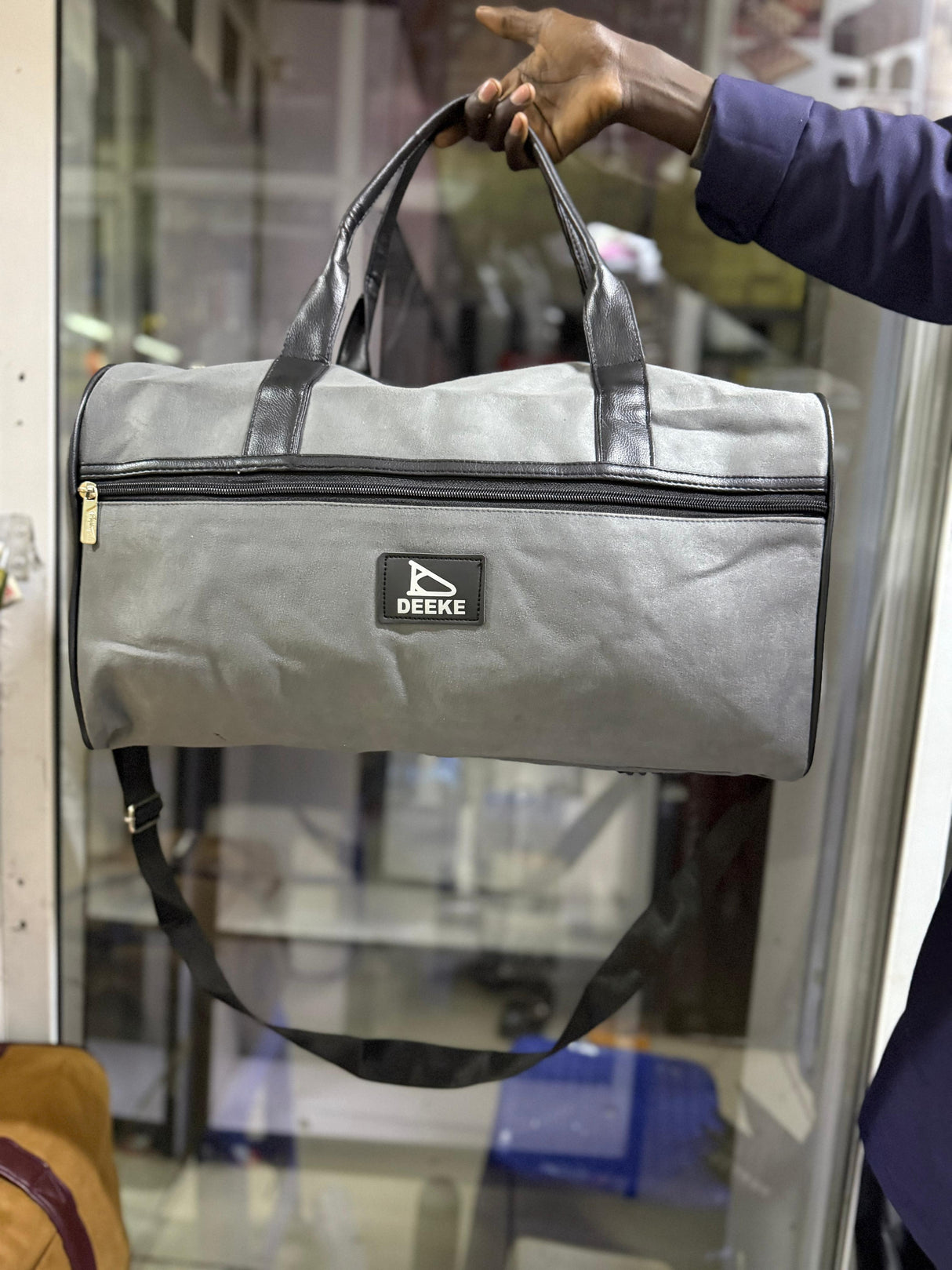 Trendy DEEKE Travel Duffel Bag – Durable Canvas with Faux Leather Straps for Gym & Travel