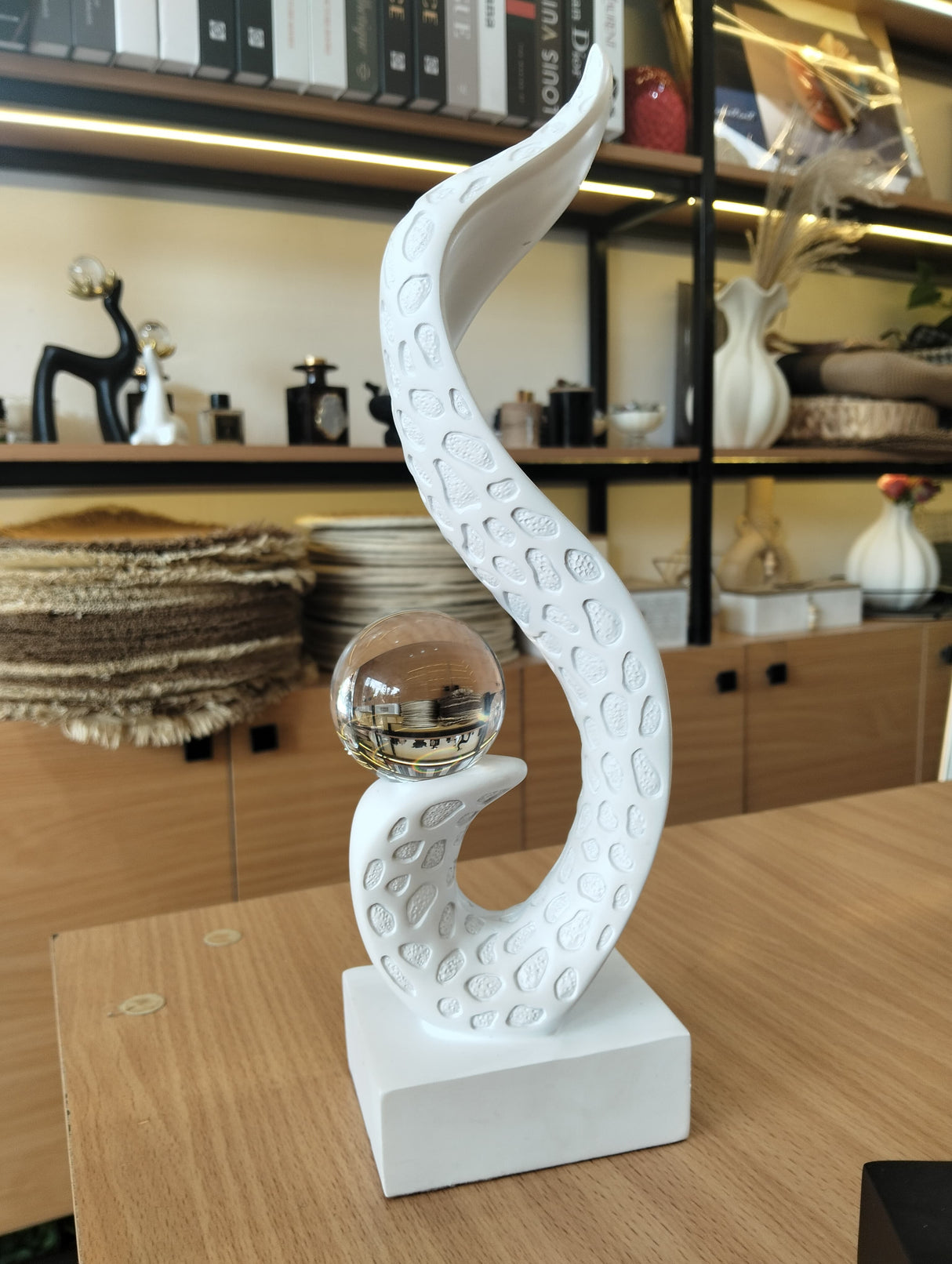 Figure Modeling Resin Table Ornaments for Office and Home Décor