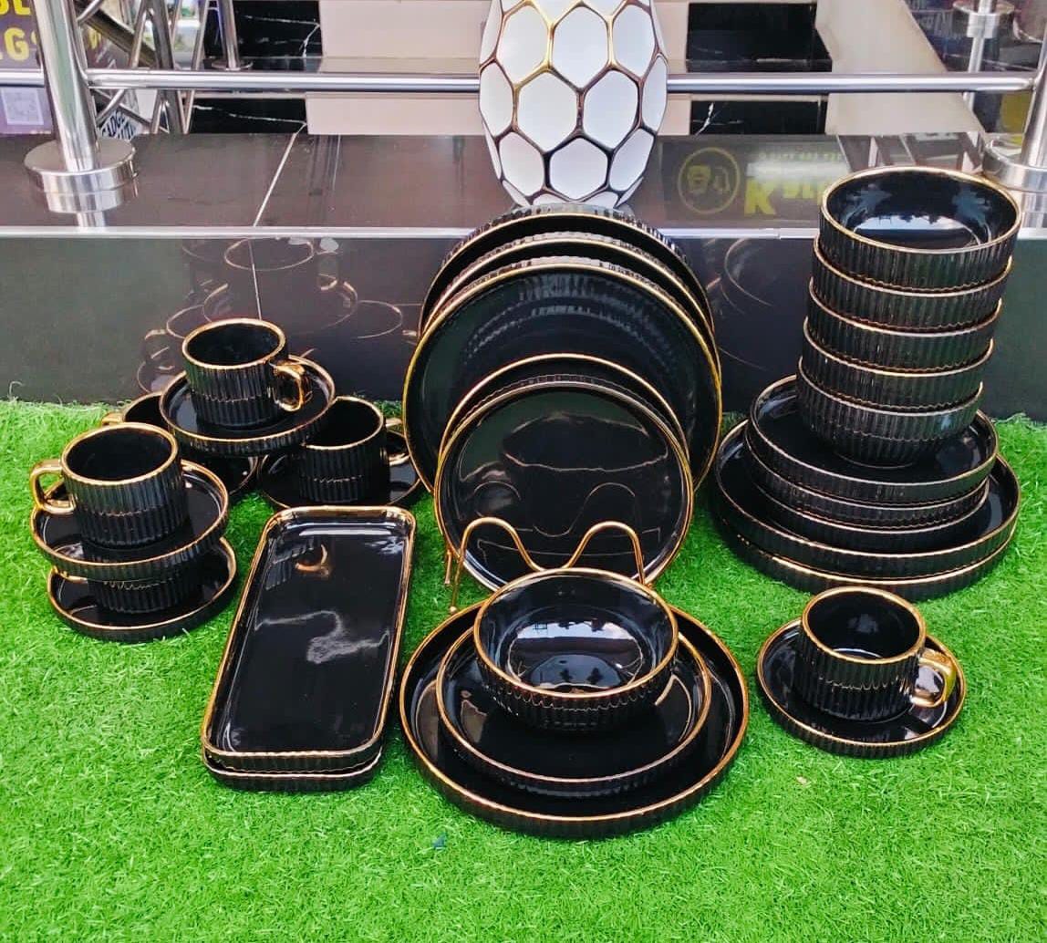 32pcs Elegant European Porcelain Dinner Set – Plates, Bowls, Mugs, and Platters