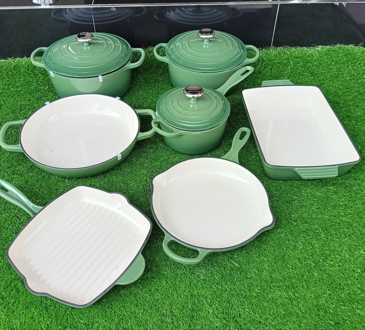 Enamel Cast Iron Cooking Pots Set with Frying Pan, Grill Pan and Baking Tray