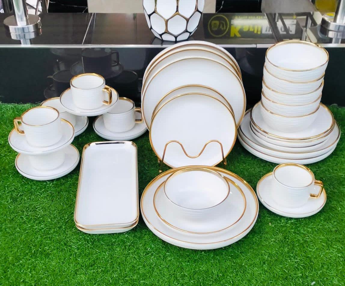 32pcs Elegant European Porcelain Dinner Set – Plates, Bowls, Mugs, and Platters