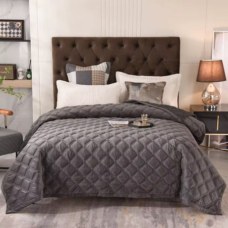 Quilted Comforter Set 220x240cm with 2 Pillowcases for Cozy and Elegant Bedding