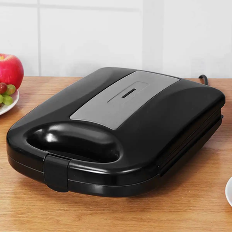 Rashnik RN 1711 Sandwich Maker 4 Slice, Nonstick Plates, Cool Touch Handle.